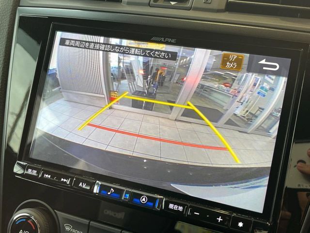 【バックカメラ】駐車時に後方がリアルタイム映像で確認できます。大型商業施設や立体駐車場での駐車時や、夜間のバック時に大活躍！運転スキルに関わらず、今や必須となった装備のひとつです！