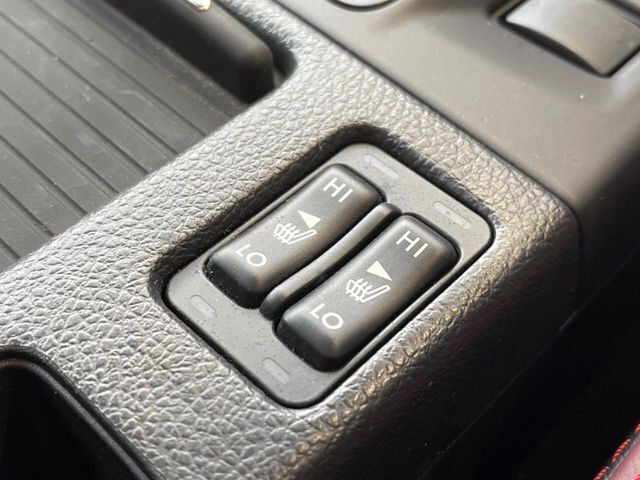 【シートヒーター】寒い日に重宝するシートヒーター！エアコンより早く温まってくれるので寒がりの人も安心ですね♪エアコンの温風は乾燥するから苦手、という方にもをおすすめです。