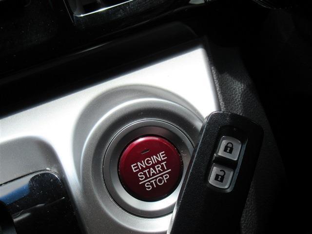 スマートキー装備車です☆ポケットに鍵を入れたままでも開閉ができます☆☆ホンダオートディーラーホンダ専門店♪TEL06-6744-2222☆
