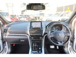 純正スマホ連携ナビ　オートエアコン　セレクトレバー　電動駐車ブレーキ　レーダークルーズコントロール　ステアリングスイッチ　フロアマット