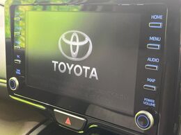 【8インチ　ディスプレイオーディオ】大画面のディスプレイはAppleCarPlayやAndroidAutoが利用可能。大きな画面でスマホナビアプリ等が利用いただけます♪