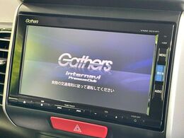 【純正ナビ】人気の純正ナビを装備しております。ナビの使いやすさはもちろん、オーディオ機能も充実！キャンプや旅行はもちろん、通勤や買い物など普段のドライブも楽しくなるはず♪