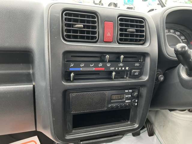納車時は多項目を細部まで点検・整備します。資格を持ったプロのスタッフがお待ちしております。