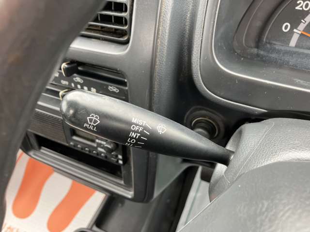 納車時は多項目を細部まで点検・整備します。資格を持ったプロのスタッフがお待ちしております。