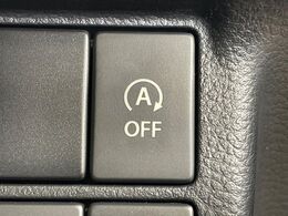 【アイドリングストップ】赤信号や渋滞で停車した際にエンジンを停止し、無駄な燃料の消費を抑えます。燃費向上や環境保護につなげる機能♪エンジンはブレーキを離せば再始動します。