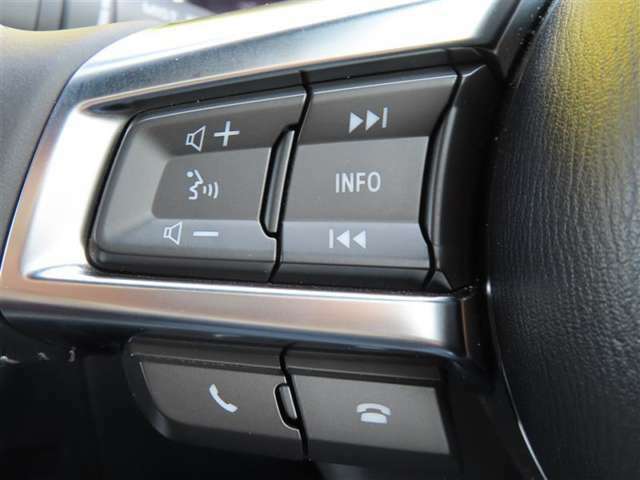 ブルートゥースに接続すれば、スマホに入れている音楽が聞けたり運転中に電話がかかってきてしまった場合もハンドルから電話を取ることができます♪とても便利な機能です。