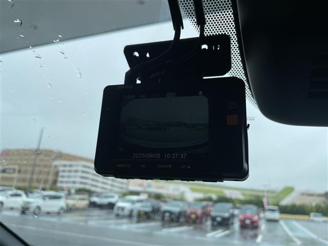 【ドライブレコーダー】映像・音声などの運転中の記録を残します。事故などを起こした起こされた時の証拠になりえますので、もしも時でも安心ですね。