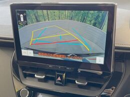 【バックカメラ】駐車時に後方がリアルタイム映像で確認できます。大型商業施設や立体駐車場での駐車時や、夜間のバック時に大活躍！運転スキルに関わらず、今や必須となった装備のひとつです！