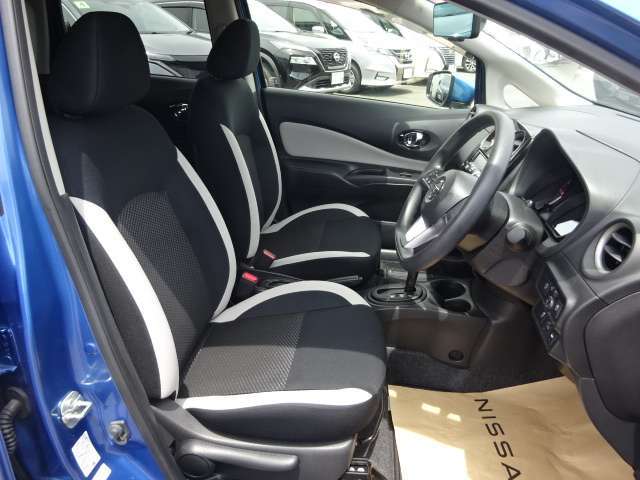 清潔で広々した座席です！是非、現車を見て体感してみてください。