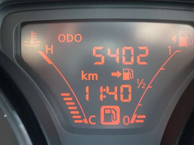 距離5402KM！エマージェンシーブレーキは、 約10～80km/h の範囲で前方の車両や歩行者と衝突する可能性がある場合に作動し、自動的に停止又は減速することにより 衝突回避や衝突被害の軽減を図ります。