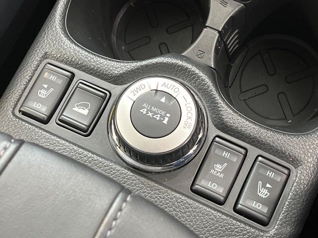 【オールモード4×4】2WD/4WDモードを手軽に切り替え可能。燃費重視の2WD、スタック時に役立つLOCK、AUTOモードでは4WDの配分を自動で調整し、路面状況を問わず安定した走りをサポート。