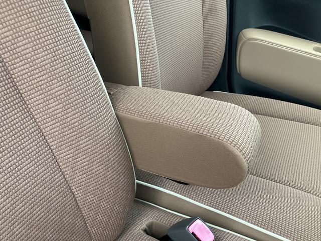 広々とした駐車場をご用意しておりますので、運転が苦手な方でもご安心ください。また、大型の屋根がございますので、雨に濡れることなくご移動できます。