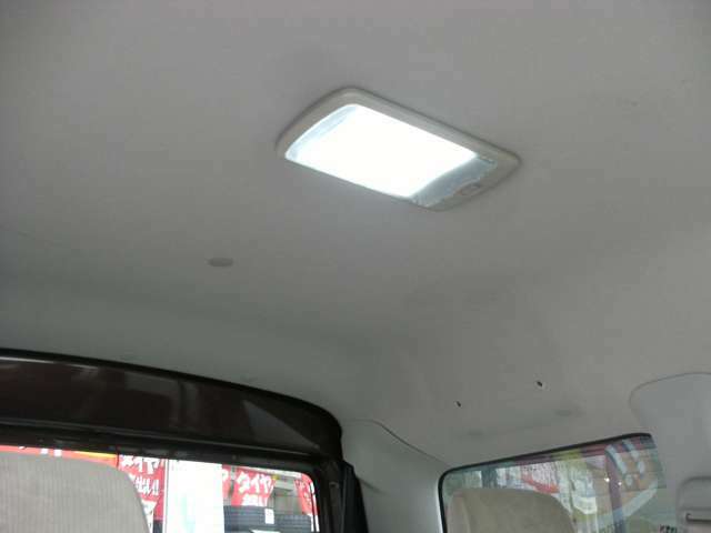 大型LED室内灯で車内も明るく快適です！