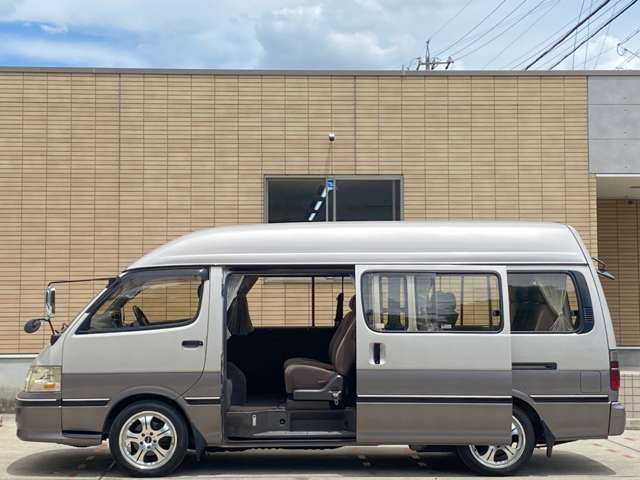 半ドア防止の【イージークロージャー付きスライドドア】セカンドシートを見て頂くとお分かり頂けますが【座面の厚さに注目】して頂きたいです！ロングドライブでも現行の車とは異なり疲れにくいです！乗り心地も◎