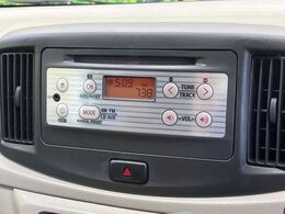 【純正CDオーディオ】CD再生・FM/AMラジオ、AUX接続対応。カーナビ取付も承ります。お気軽に担当スタッフまでお尋ね下さい！