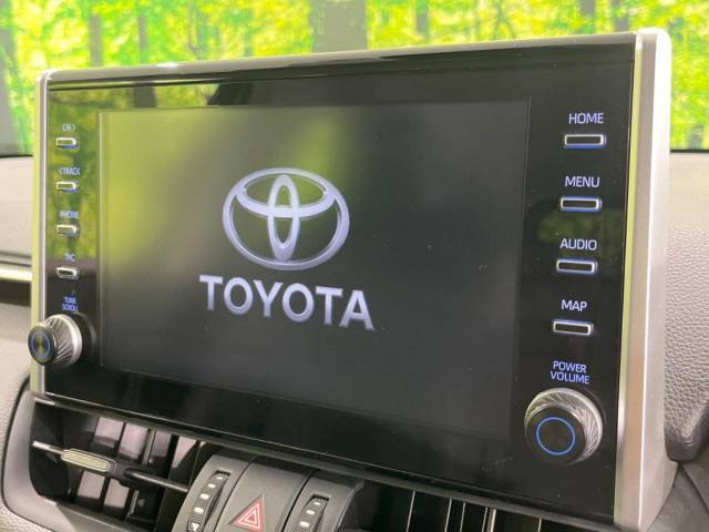 【純正ナビ付き8インチ　ディスプレイオーディオ】大画面のディスプレイはAppleCarPlayやAndroidAutoが利用可能。大きな画面でスマホナビアプリ等が利用いただけます♪