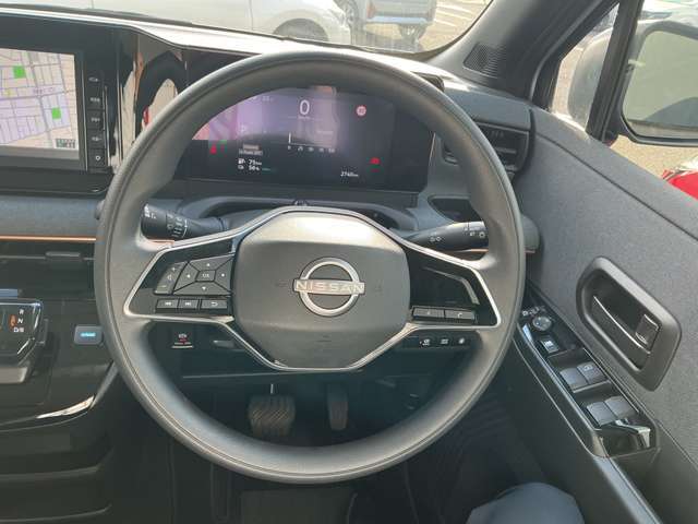 ハンドルは軽やかに回り、気持ちよく運転が出来ます。