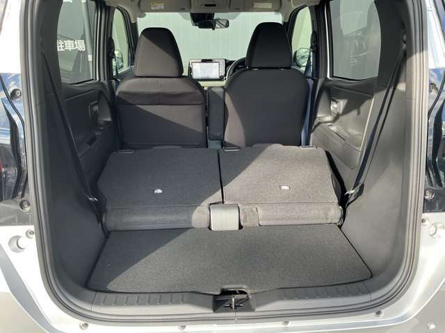 写真のように後部座席を倒せば、より、広々♪大きな荷物もしっかり積むことができそうですね。