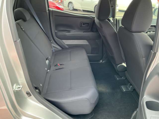 後席も広々していますので、海や山への行楽時も室内で快適に過ごせます！