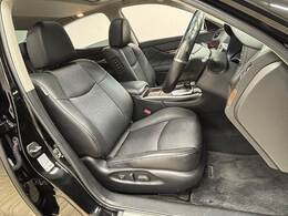 各種ブランドのシートカバーの取り扱いもございます。また、弊社オリジナルフロアマットもご用意しております。自慢の愛車をアレンジしてみてはいかがでしょうか。