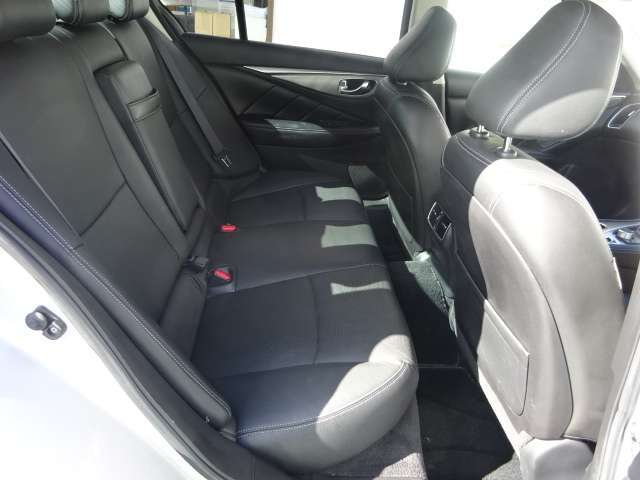 清潔で広々した座席です！是非、現車を見て体感してみてください。