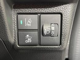 【車線逸脱警報】道路上の白（黄）線を認識し、意図せず走行中の車線からはみ出しそうになった時、メーター内の警告灯とブザーで注意喚起してくれる安心・安全機能です♪