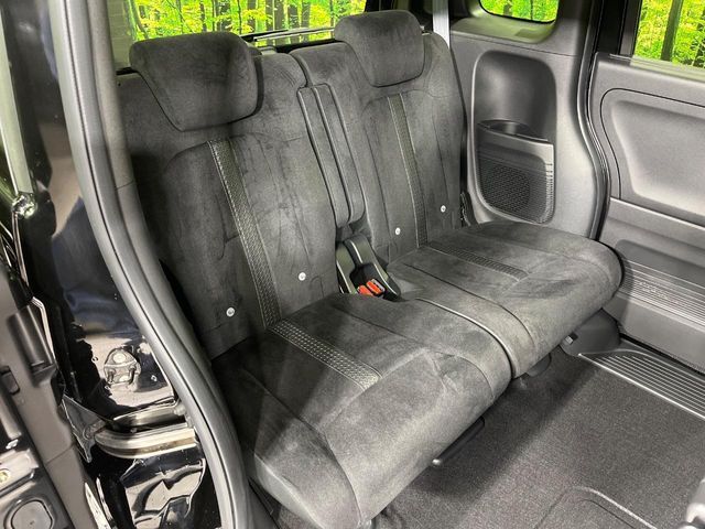 後部座席も気になるようなキズ・汚れやへたり等、大きなダメージはなく、良好な状態です。