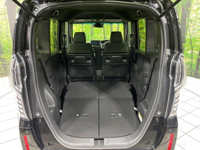 普段のお買い物や通勤、送迎等に十分な荷室スペースを確保しております。セカンドシートを倒すと、大きな荷物の積載も可能です♪