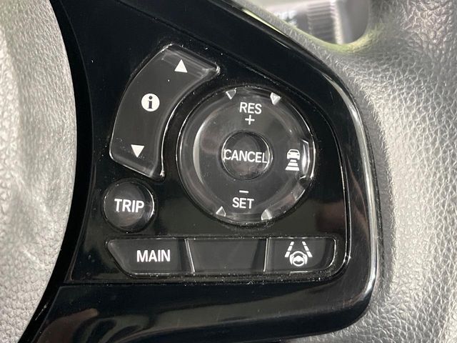 【アダプティブクルーズコントロール】高速道路での長距離走行が楽に！！自動で速度を保つクルーズコントロールが、衝突軽減システムと連携し、前方の車両を感知して車間を保つように速度調節してくれます！！