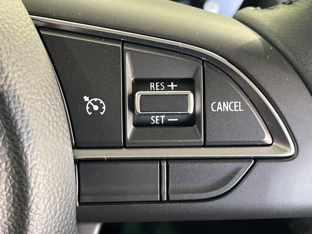 【クルーズコントロール】高速道路もラクラク走行。アクセルを離しても一定速度で走行ができ、長距離運転時の負担を軽減！加速・減速も簡単なスイッチ操作で調整できます。