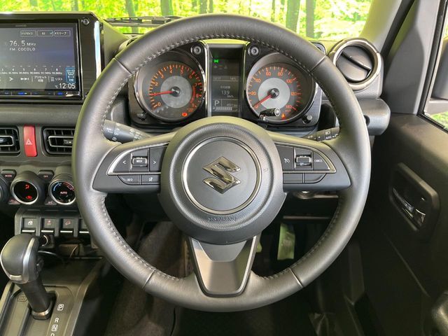 【純正革巻きステアリング】上質な革を使用することで、手にしっかり馴染みとても運転しやすいハンドルです♪