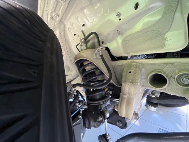 お車を安心してお乗りいただく為には、足回りの定期点検が欠かせません。サービスサポート（有償保証）では無料点検もご提供しており、安心のカーライフをお過ごしいただけるサポート体制が整っています。