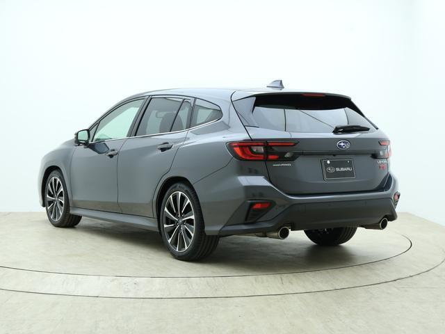 ■SUBARUが、デザインを通じて実現したいこと。それは、エモーショナルなデザインによってお客様の人生をイキイキと彩り、力強く堅実なデザインによって、長く使いたくなる信頼感や安心感を提供することです。