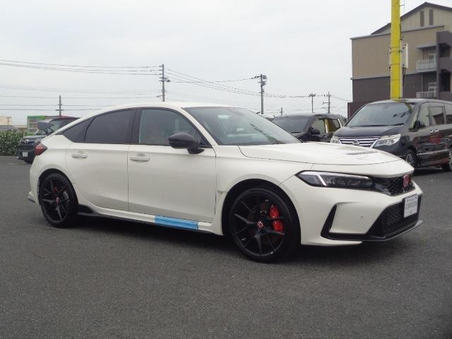 自社工場完備しており納車時の整備点検はもちろんアフターサービスや車検も安心してお任せ下さい。