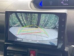 【バックカメラ】駐車時に後方がリアルタイム映像で確認できます。大型商業施設や立体駐車場での駐車時や、夜間のバック時に大活躍！運転スキルに関わらず、今や必須となった装備のひとつです！