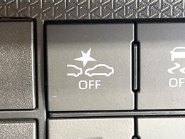 【スマートアシスト】走行中に前方の車両等を認識し、衝突しそうな時は警報とブレーキで衝突回避と被害軽減をアシスト。より安全にドライブをお楽しみいただけます。