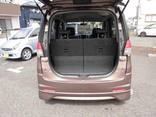 広々リアラゲッジスペース（4名乗車時）