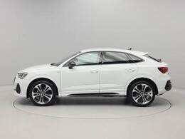 濃淡のコントラストが美しく映えるプレスライン