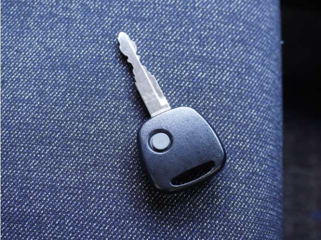 雨が降っているのに傘がない・・車のところまで走ってカギを開けていたらズブ濡れ・・こんなことにならないようにキーレスは走りながらボタンを押せばカギが開錠されますので濡れる量は減りますね！