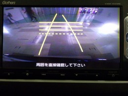 バックカメラの画像です。ガイドラインがスムースな車庫入れをサポートいたします！車庫入れの安心感がアップしますね☆