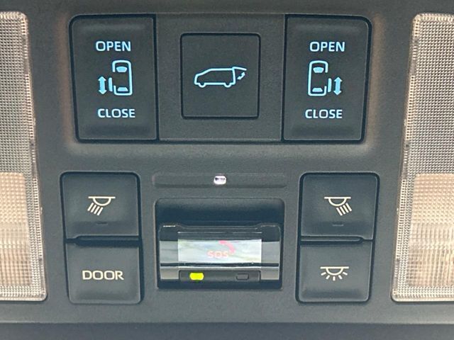 【両側パワースライドドア】スマートキーや運転席のスイッチで後席両側スライドドアの開閉が可能♪電動だから力を入れてドアを開ける必要が無く、小さなお子様でも簡単に開け閉めでき快適です♪