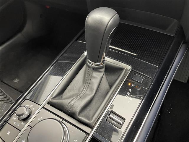 【シフトレバー】シフトも操作しやすく快適なドライブを楽しんでいただけます！