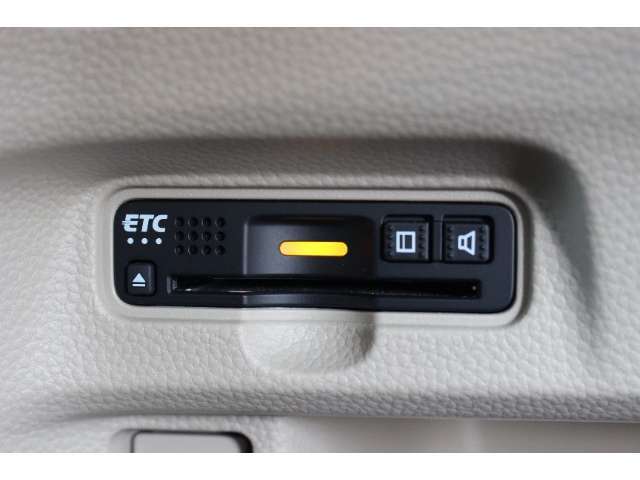もちろんETC付きでビルトインタイプを装備！見た目もスマート♪高速道路の料金所も楽々通過