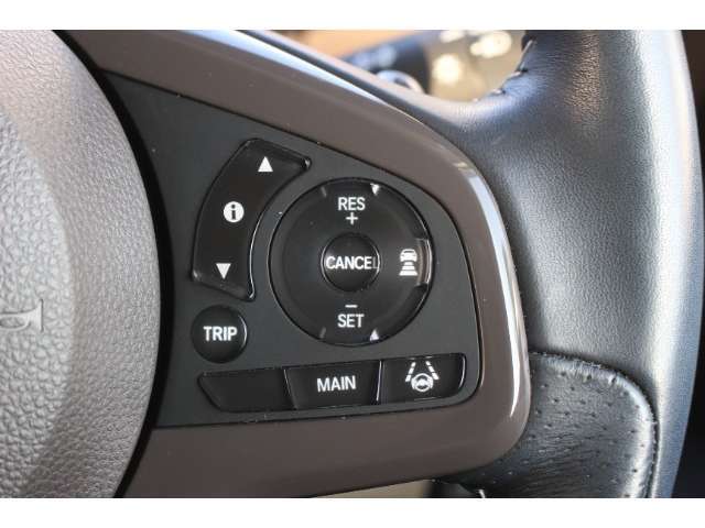 安全運転支援システムHonda　SENSINGを搭載。衝突軽減ブレーキや、前後の誤発進抑制機能、アダプティブクルーズコントロール、車線維持など複数の先進技術で安心・快適なドライブをサポートします。