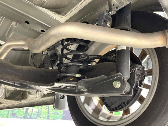 お車を安心してお乗りいただく為には、足回りの定期点検が欠かせません。サービスサポート（有償保証）では無料点検もご提供しており、安心のカーライフをお過ごしいただけるサポート体制が整っています。