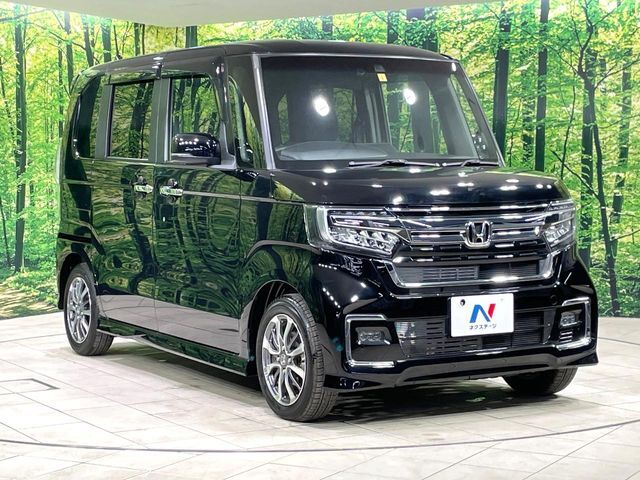 高透明度のガラス皮膜で撥水はもちろん、上質なツヤ・光沢を実現。紫外線や酸性雨から大切な愛車を保護し、色あせ・劣化を防止。「弾スプラッシュコート」、「弾プリミッサコート」からお選びいただけます。