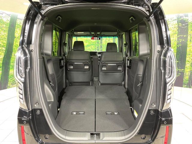 普段のお買い物や通勤、送迎等に十分な荷室スペースを確保しております。セカンドシートを倒すと、大きな荷物の積載も可能です♪
