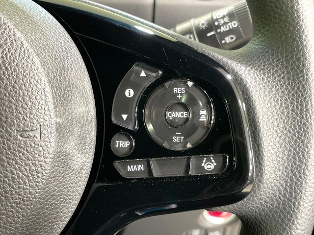 【アダプティブクルーズコントロール】高速道路での長距離走行が楽に！！自動で速度を保つクルーズコントロールが、衝突軽減システムと連携し、前方の車両を感知して車間を保つように速度調節してくれます！！