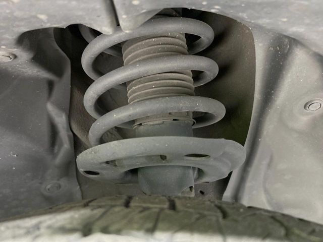 お車を安心してお乗りいただく為には、足回りの定期点検が欠かせません。サービスサポート（有償保証）では無料点検もご提供しており、安心のカーライフをお過ごしいただけるサポート体制が整っています。