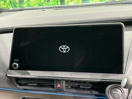 【12.3インチワイドナビ】高級感とインパクトのある大型ワイドナビを装備。各種オーディオ操作はもちろん、横長ワイド画面でのマップ2分割表示など、利便性も高いナビです♪